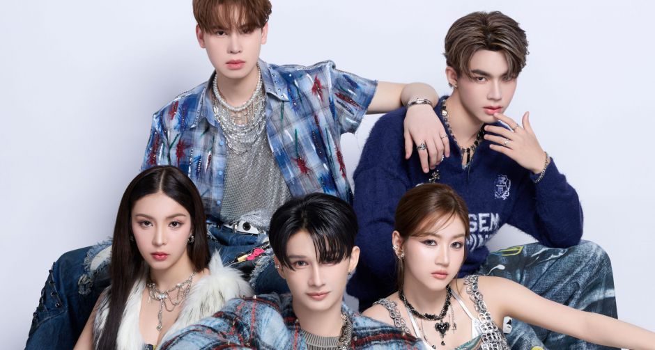 5 สมาชิก UPTALE ส่งซิงเกิลเดบิวต์ ยิ้มเจื่อนๆ (Awkward) เล่าโมเมนต์แอบชอบแบบหวานปนเขิน