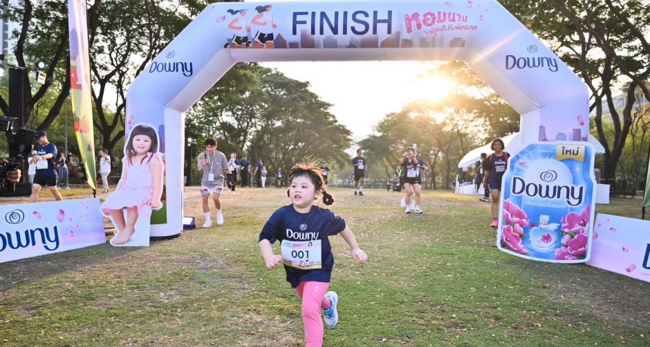 วิ่งจบแต่เสื้อยังหอมอยู่! น้องเกล ควง แม่ชม ท้าพิสูจน์ ดาวน์นี่ หอมนาน ต้านกลิ่นเหงื่อ ในงาน ดาวน์นี่ Funrun กับน้องเกล