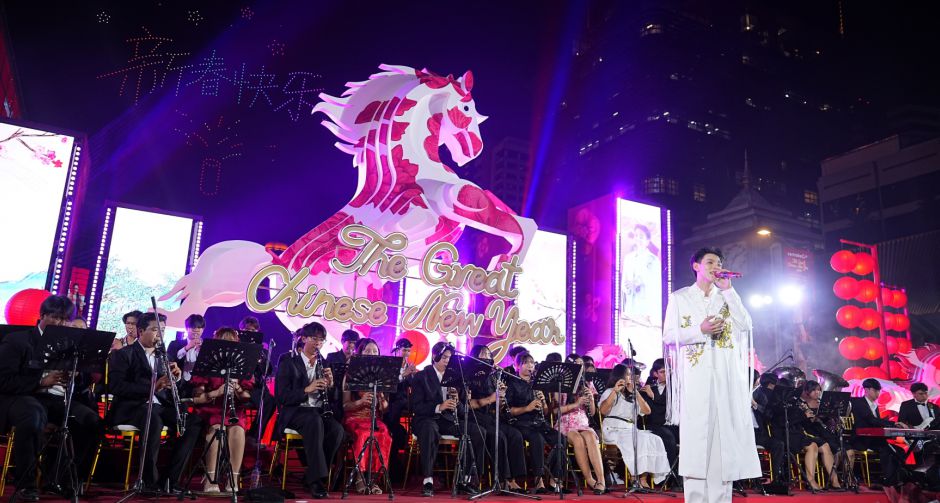 ตรุษจีนนี้ต้องที่ centralwOrld! เปิดศักราชม้าไฟอลังการใจกลางเมือง แท็กทีม ต้าห์อู๋-ออฟโรด ร่วมวงออเคสตร้า พร้อมโชว์โดรน