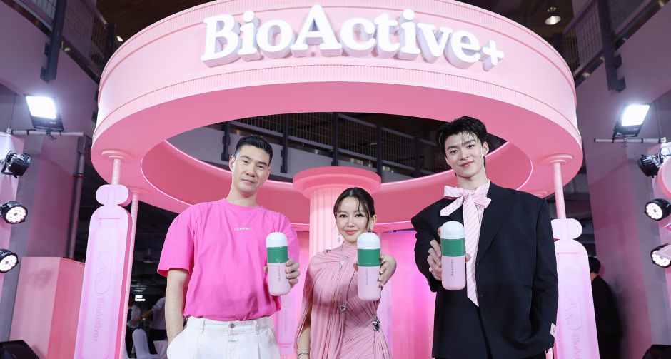 สยามแตก! มีน นิชคุณ เสิร์ฟความออร่ากลางเมือง เปิดโลก BioActive+ Gluta Land แฟนคลับแห่แน่นเต็มพื้นที่