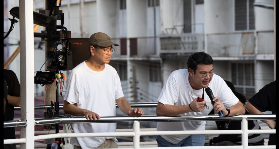 แตกตื่นทั้งพาหุรัด! กองถ่ายปริศนาบุกวันสงกรานต์ ที่แท้คือหนังสั้นสุดพิเศษ จาก พี่เก้ง จิระ มะลิกุล เพื่อคอนเสิร์ต GDH