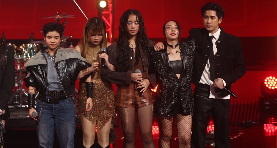 ปิดฉากสัปดาห์สุดหิน! V4 แป้ง สาดพลังในเพลง ชาวนากับงูเห่า ก่อนกอดคอเพื่อนอำลาเวที True AF 2026