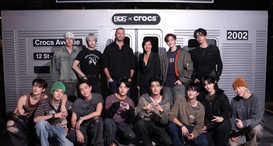 Crocs สร้างปรากฏการณ์ครั้งยิ่งใหญ่! นำเสนอ 3 ดีไซน์ไอคอนิก พร้อมดึง BUS because of you i shine นั่งแท่นแบรนด์แอมบาสเดอร์