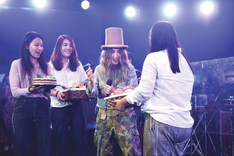 ถูกเซอร์ไพรส์กลางเวที "ปาล์มมี่" ถึงกับอึ้ง