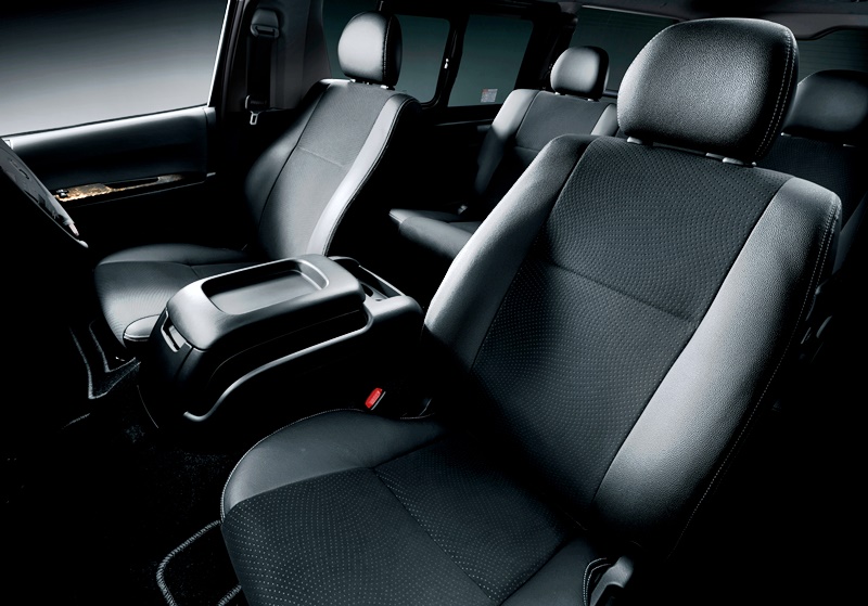 Toyota Hiace Dark Prime II 2018 รุ่นพิเศษฉลองครบรอบ 50 ปี