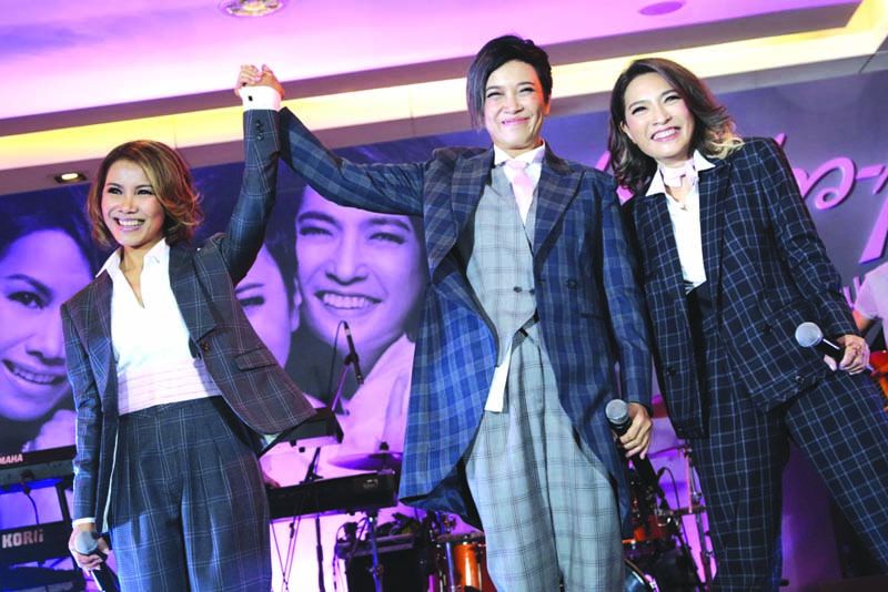 "สาว สาว สาว" รวมพลังพร้อมโชว์ 3 รอบ