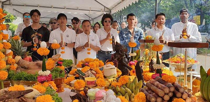 "ไฟว์สตาร์" บวงสรวงภาพยนตร์ "พี่นาค"