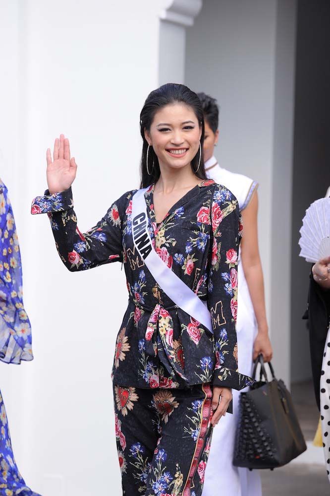 ผู้เข้าประกวด "มิสยูนิเวิร์ส" ล่องเรือชมวิถีชีวิตริมฝั่งแม่น้ำเจ้าพระยา