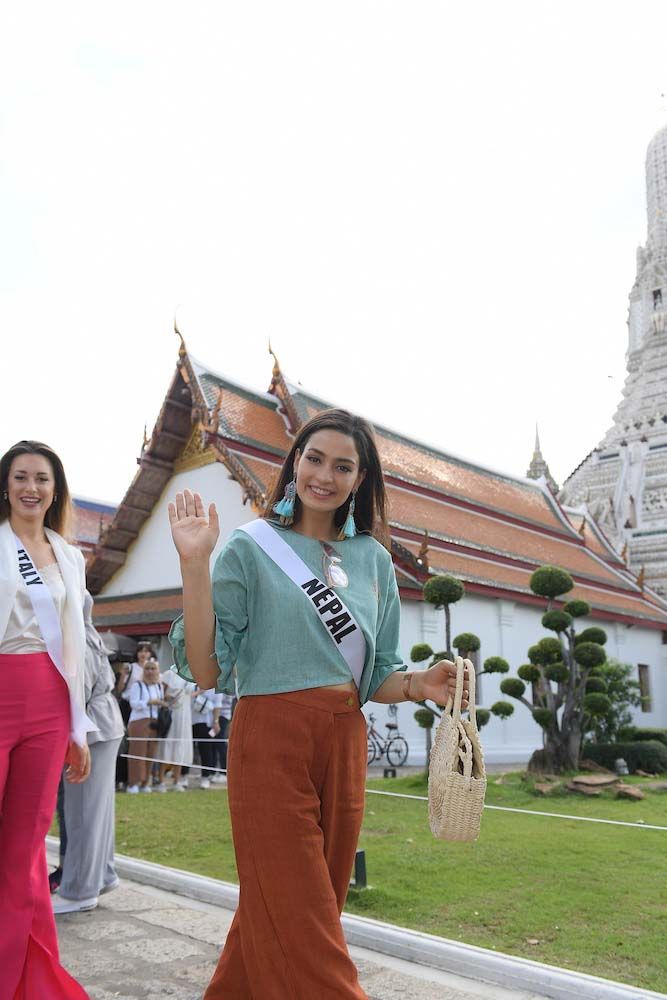 ผู้เข้าประกวด "มิสยูนิเวิร์ส" ล่องเรือชมวิถีชีวิตริมฝั่งแม่น้ำเจ้าพระยา