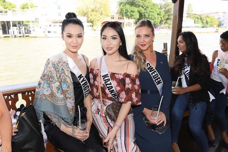 ผู้เข้าประกวด "มิสยูนิเวิร์ส" ล่องเรือชมวิถีชีวิตริมฝั่งแม่น้ำเจ้าพระยา