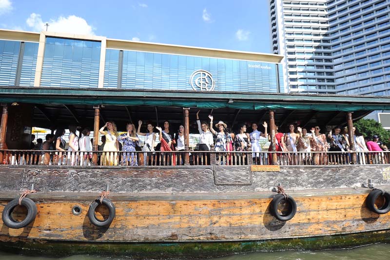 ผู้เข้าประกวด "มิสยูนิเวิร์ส" ล่องเรือชมวิถีชีวิตริมฝั่งแม่น้ำเจ้าพระยา