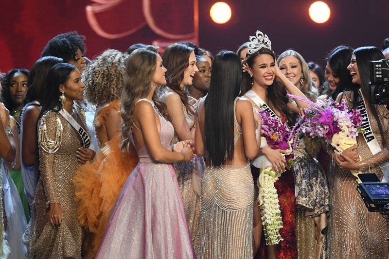 "แคทรีโอนา เกรย์" คว้าตำแหน่ง "มิสยูนิเวิร์ส 2018"